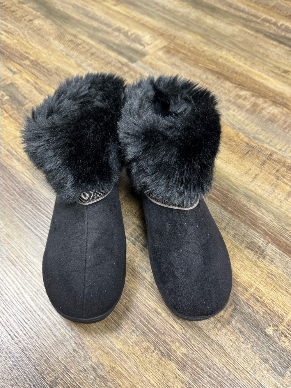 Isotoner Black Faux Fur Lined Women's Slippers